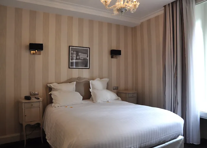 Otel Grand De La Reine - Place Stanislas 4*